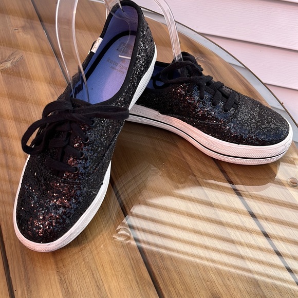 Kate Spade for kids, beautiful sequence sneakers, size 7 1/2 - Picture 4 of 8